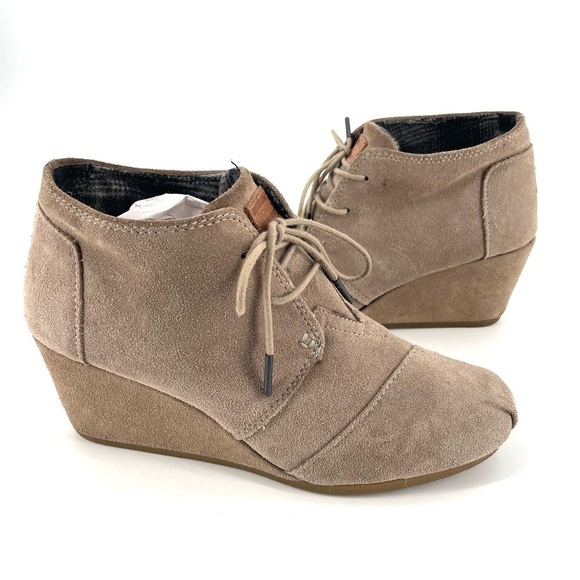 TOMS Suede Taupe Desert Wedge Lace Up Ankle Boot Booties - Picture 3 of 8